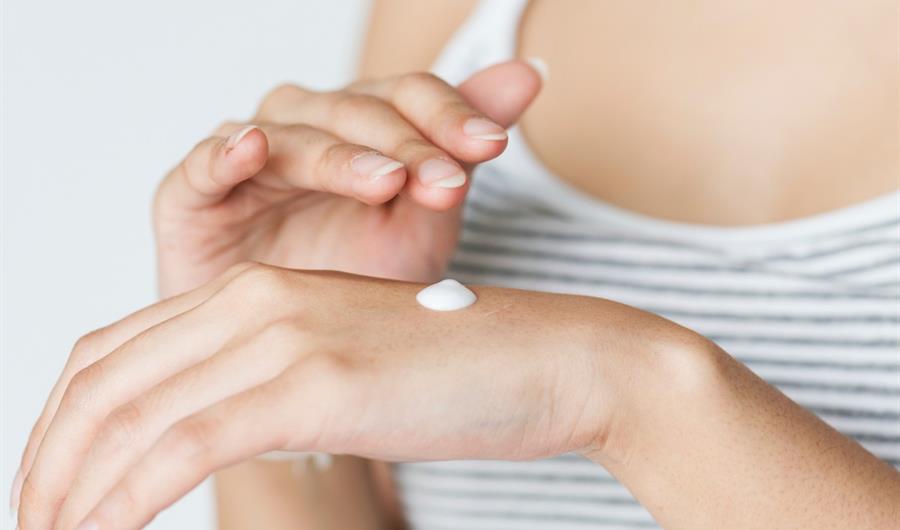 Perché le donne comprano i cosmetici?