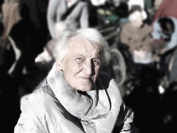 Quanto incidono gli ormoni femminili sullo sviluppo dell’Alzheimer?